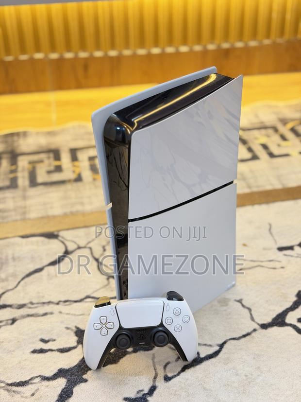 PlayStation 5 Slim Digital 1tb + 1 Controller - thumbnail 2