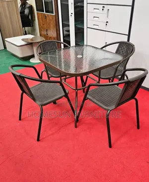 Outdoor Dining Table Set With 4 Woven Chairs