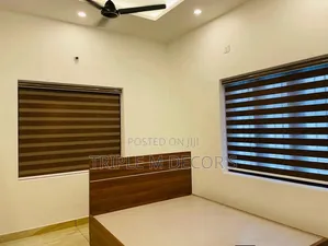 Modern Horizontal Blinds for Office & Living Room