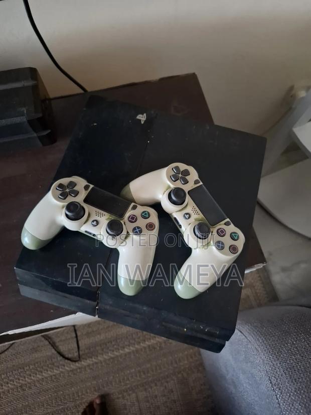 Ps4 Chipped With Multiple Games - main view