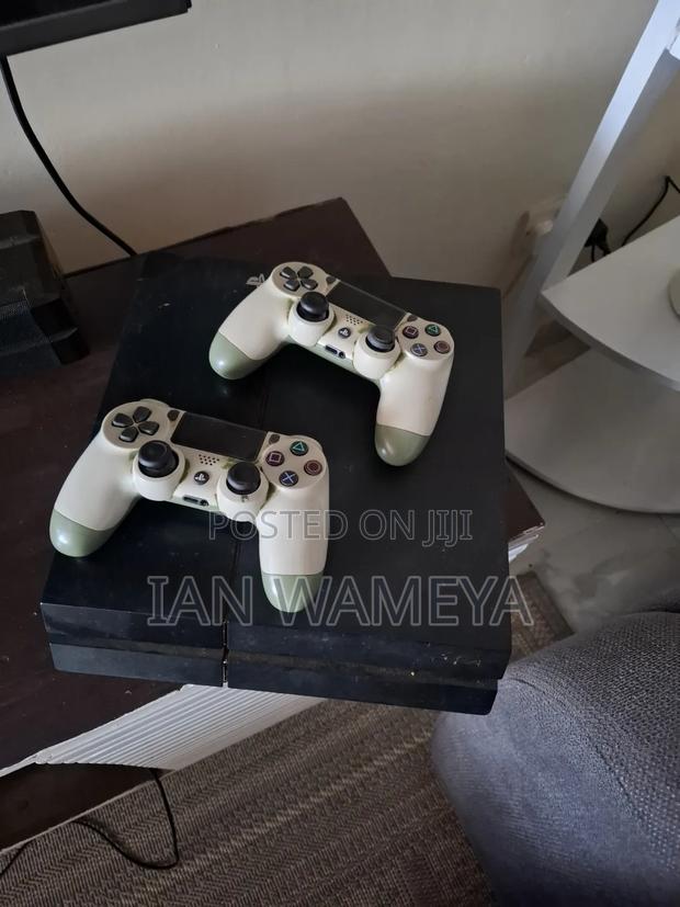 Ps4 Chipped With Multiple Games - thumbnail 2