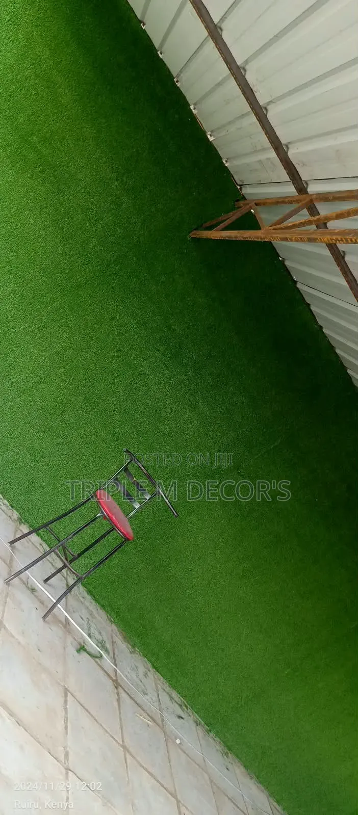 Revamp Your Restaurant/Club Walls With Artificial Grass Carpet