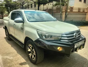 Toyota Hilux 2018 White