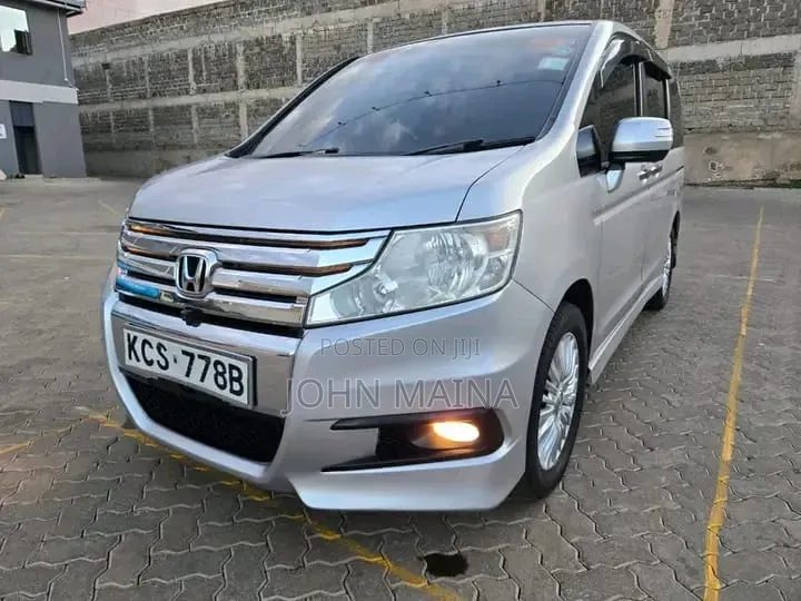 Honda Stepwgn 2012 Silver