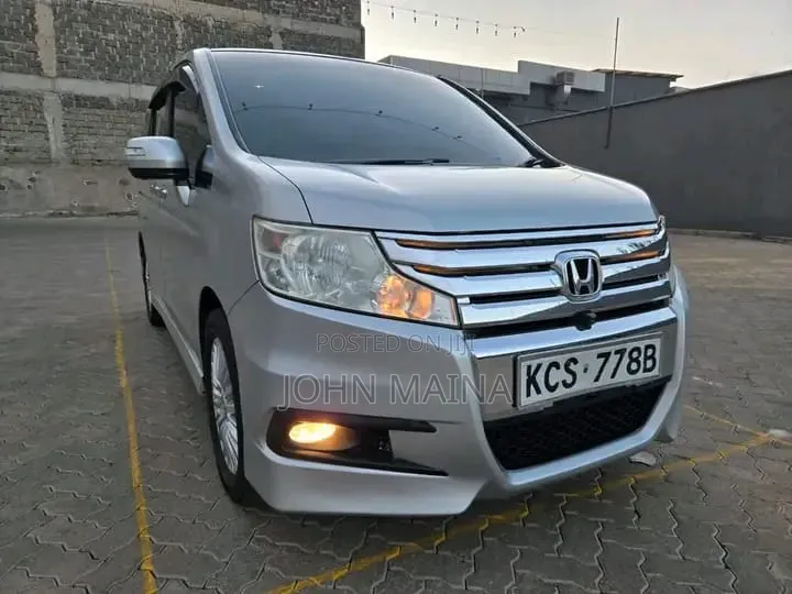 Honda Stepwgn 2012 Silver
