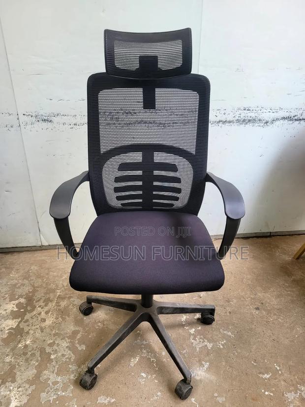 Ergonomic Mesh Office Chair With Headrest - main view