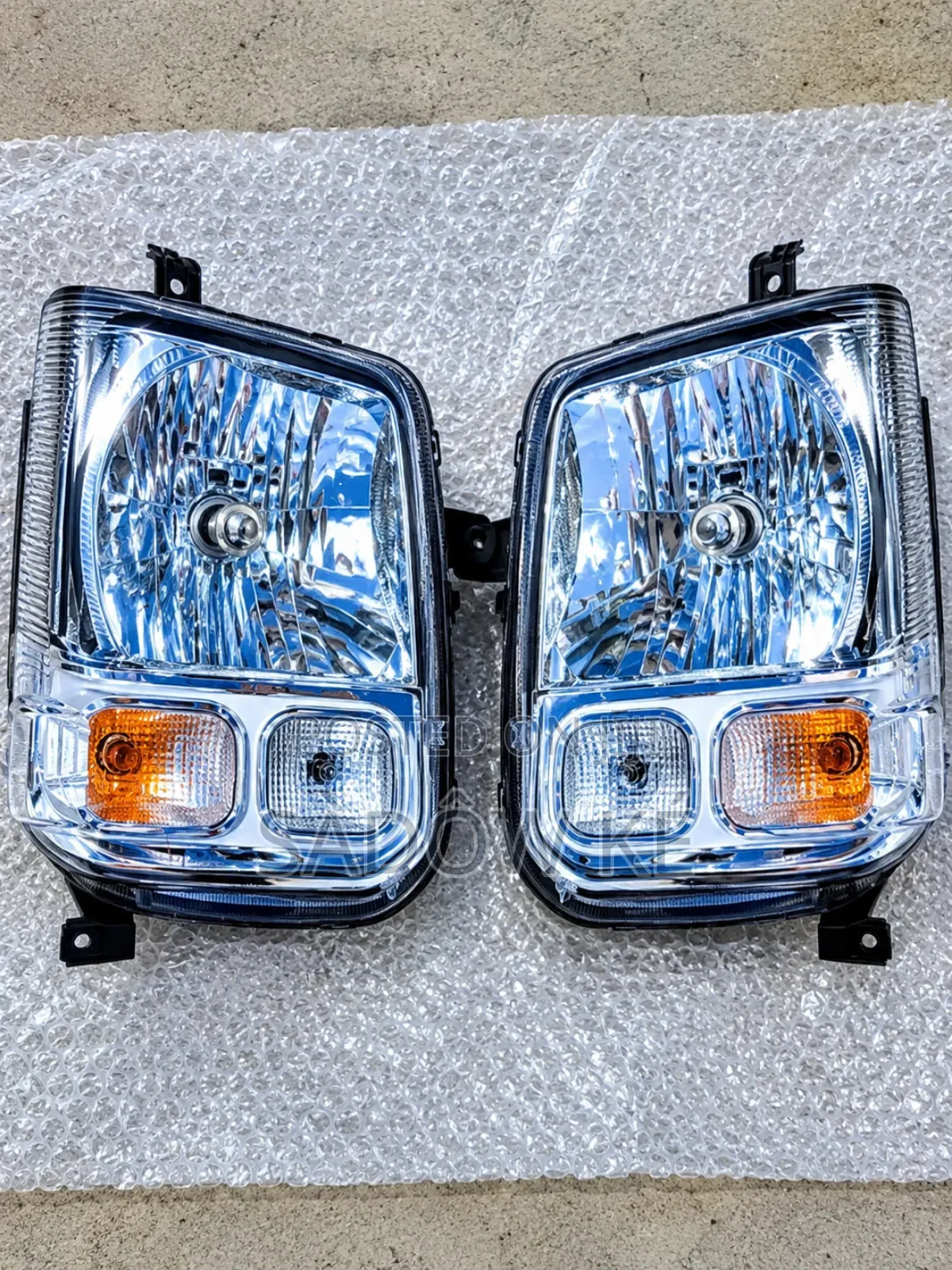 Suzuki Evary Headlight