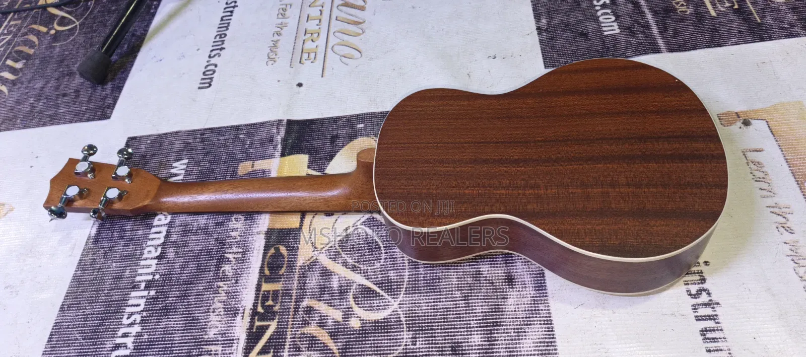 Chateau Ukulele (Model: C08-U2300-Am)