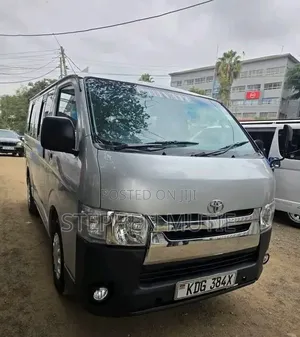 Toyota HiAce 2014 Silver