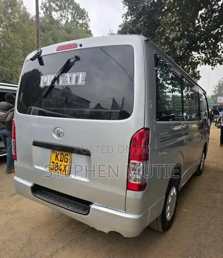Toyota HiAce 2014 Silver