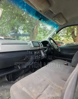 Toyota HiAce 2014 Silver