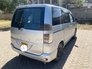 Toyota Voxy X 2WD 8-Seater 2004 Silver