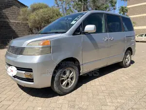 Toyota Voxy X 2WD 8-Seater 2004 Silver