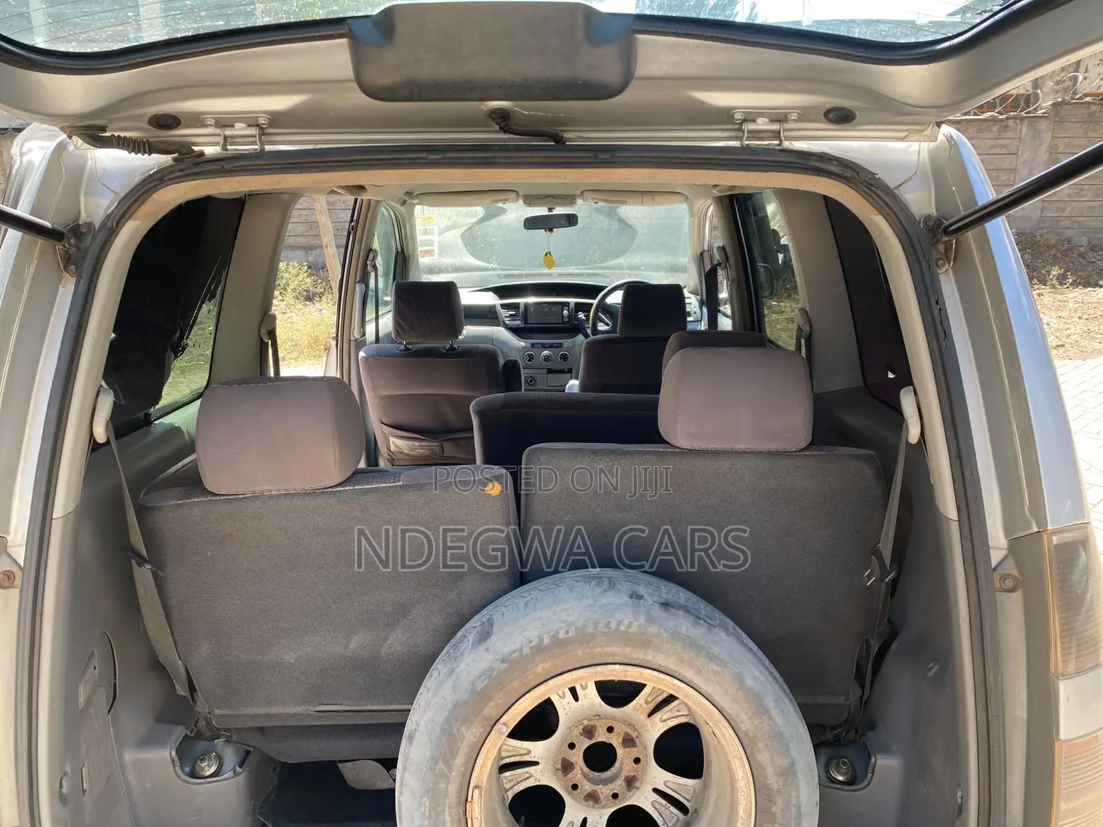 Toyota Voxy X 2WD 8-Seater 2004 Silver