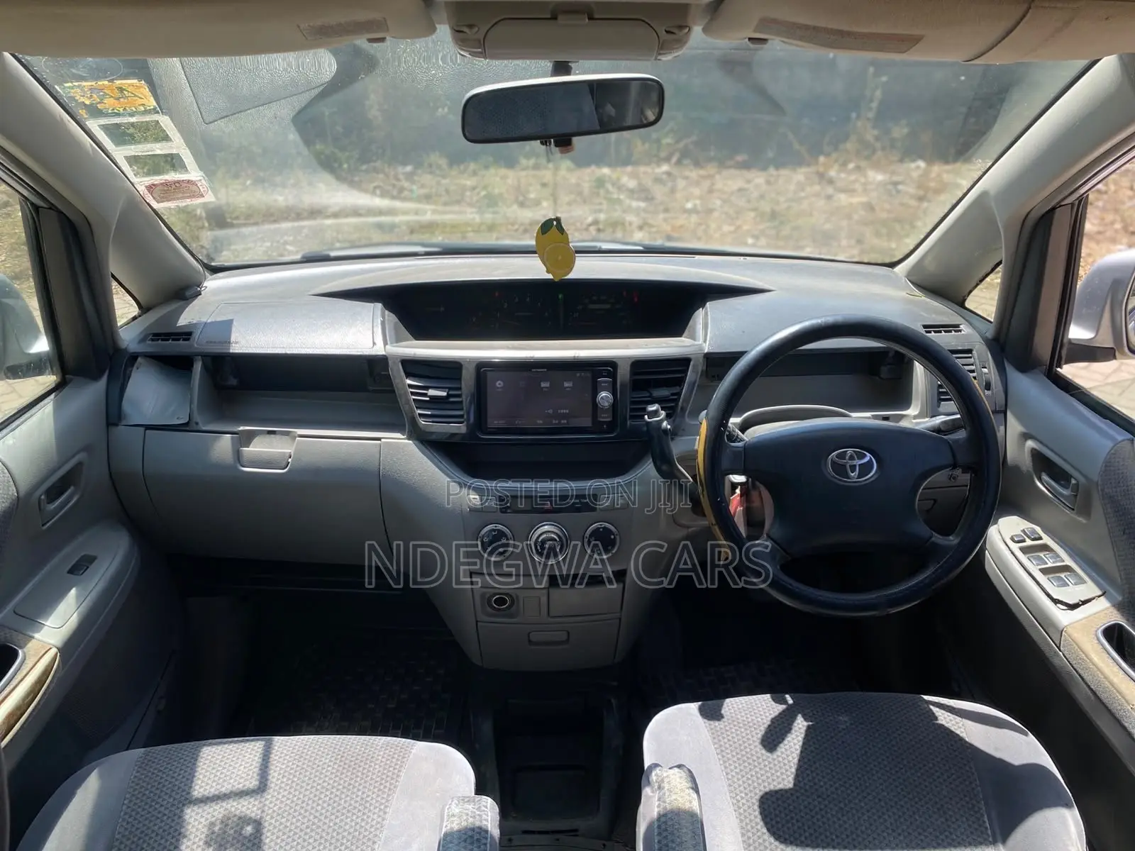 Toyota Voxy X 2WD 8-Seater 2004 Silver