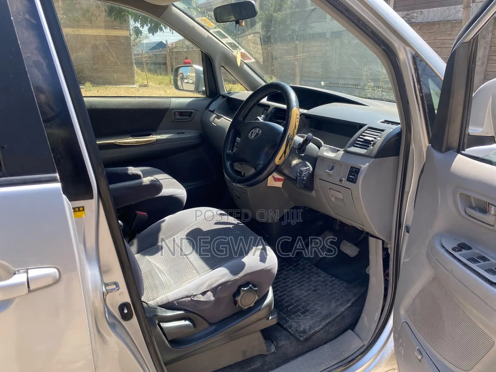 Toyota Voxy X 2WD 8-Seater 2004 Silver