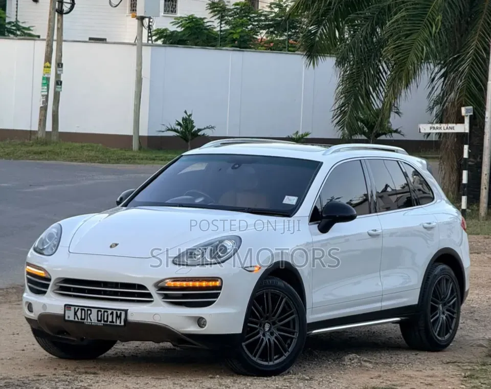 Porsche Cayenne 2014 White