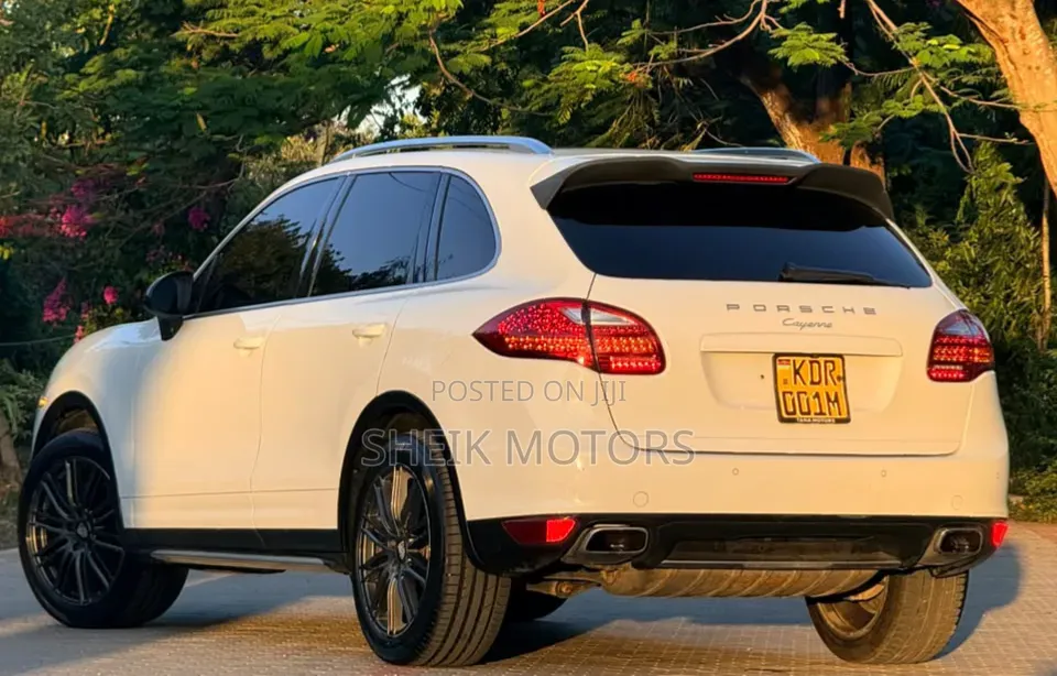 Porsche Cayenne 2014 White