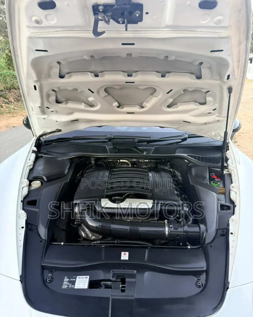 Porsche Cayenne 2014 White