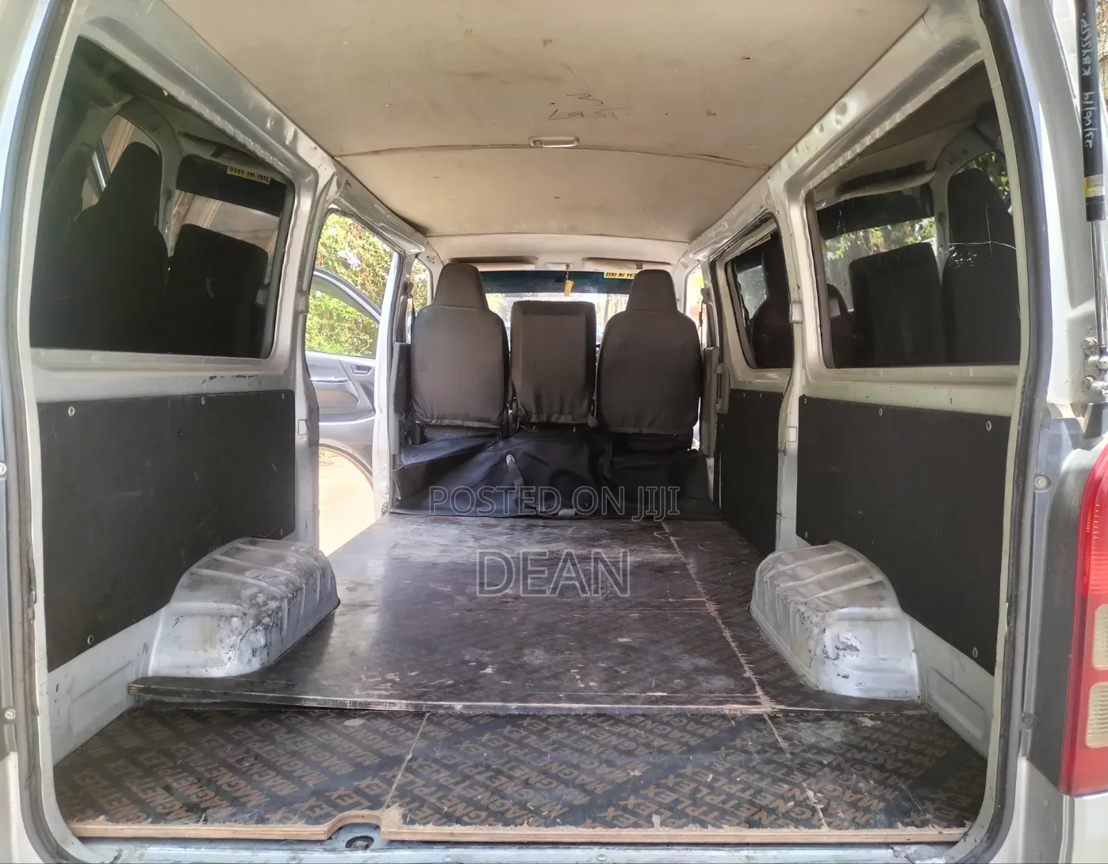 Toyota HiAce 2012 Silver