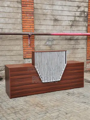 Reception Desk With Grills (1.4m)