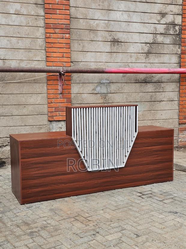 Reception Desk With Grills (1.4m)