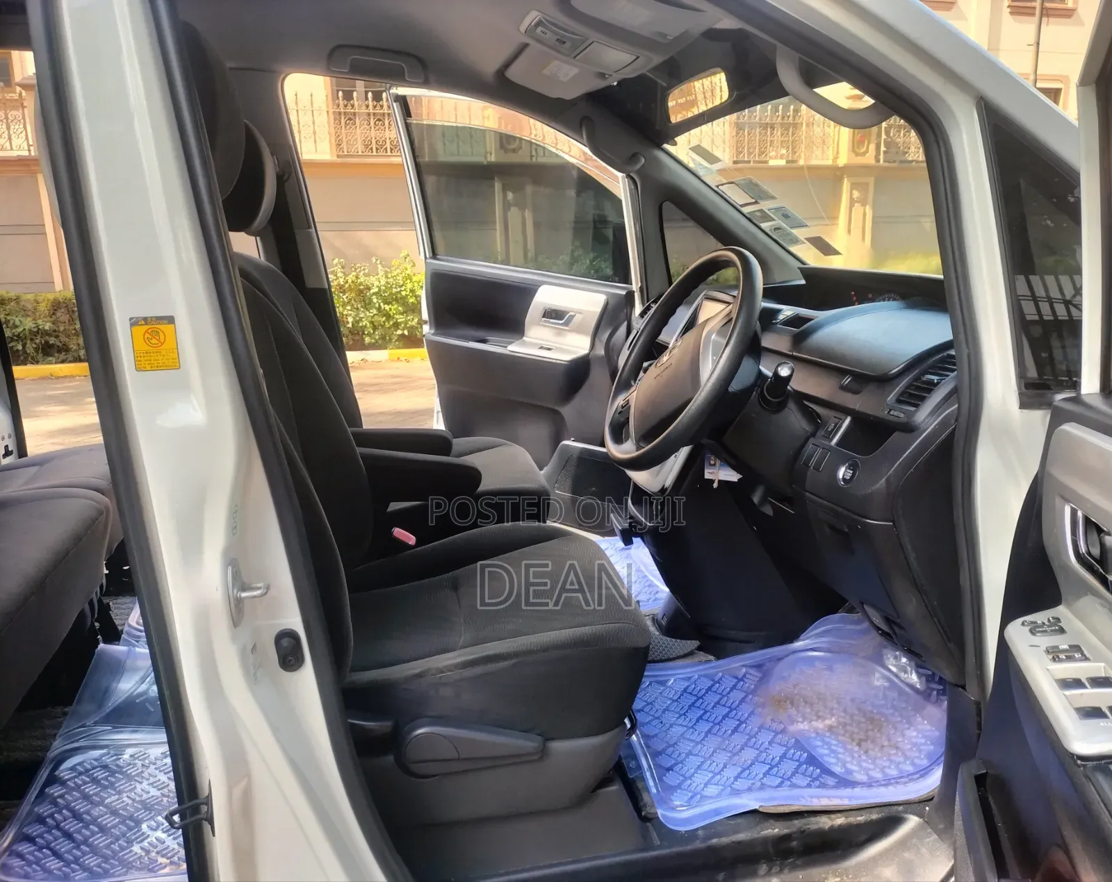 Toyota Noah 2011 White