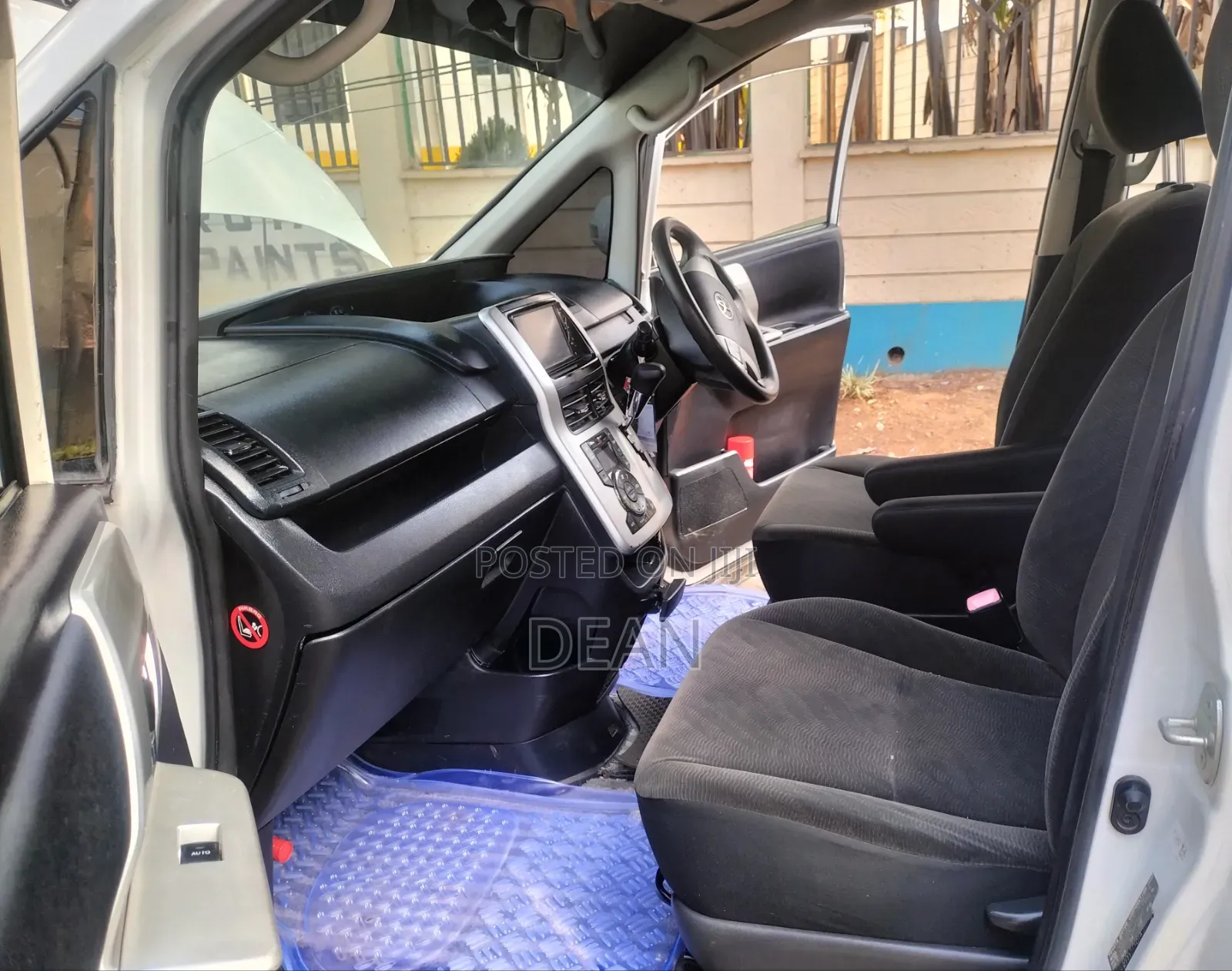 Toyota Noah 2011 White