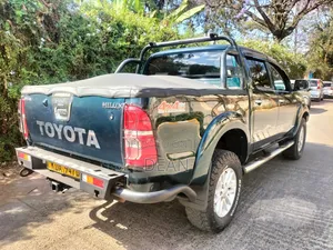 Toyota Hilux 2014 Green