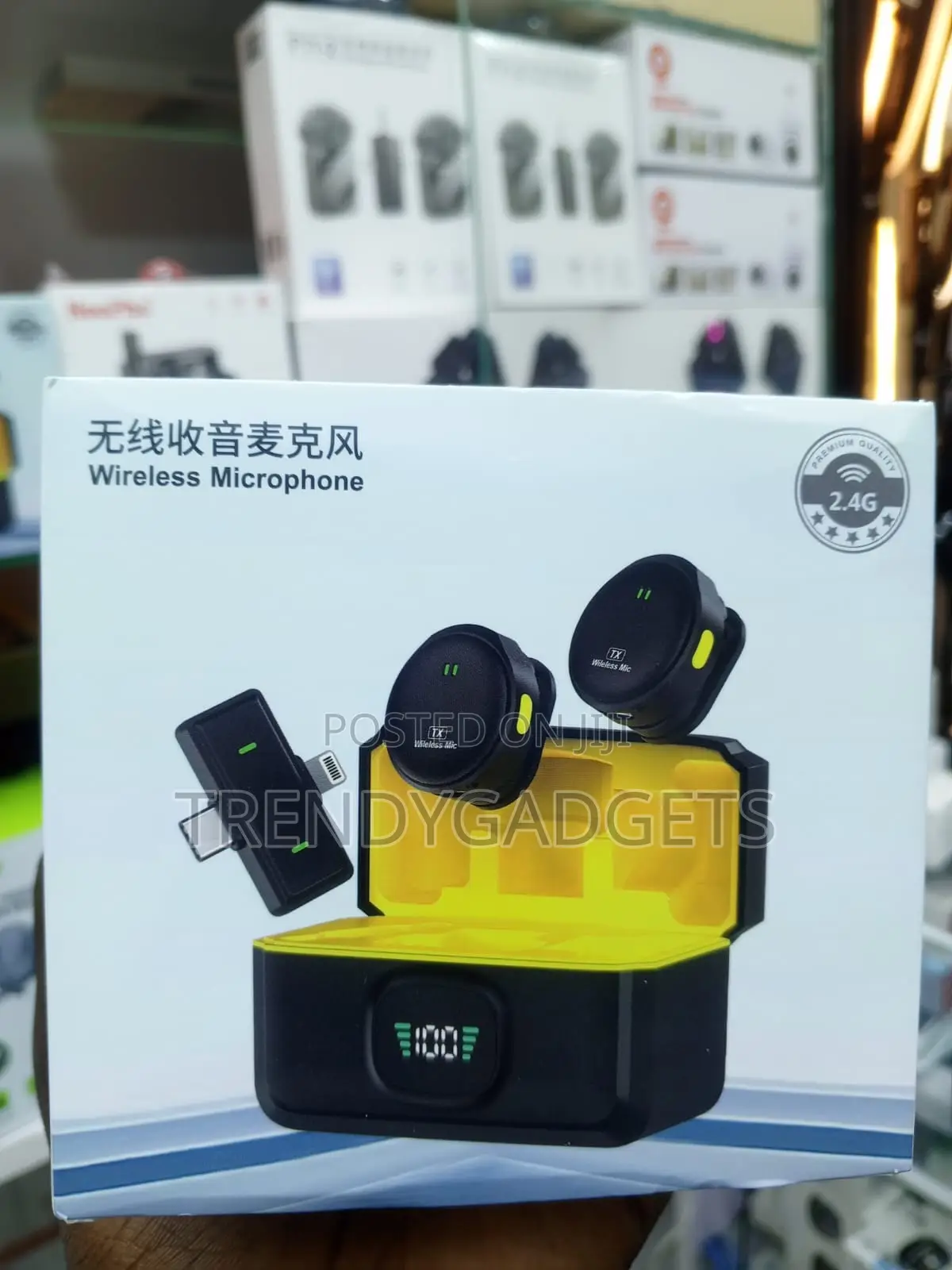 Q9 Wireless Interview Microphone Set With Charging Case