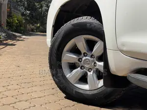 Toyota Land Cruiser Prado 2016 White