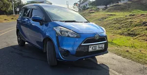 Toyota Sienta 1.5 FWD (6-seater) 2015 Blue
