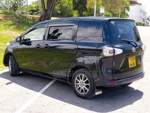 Toyota Sienta 1.5 FWD (6-seater) 2016 Black
