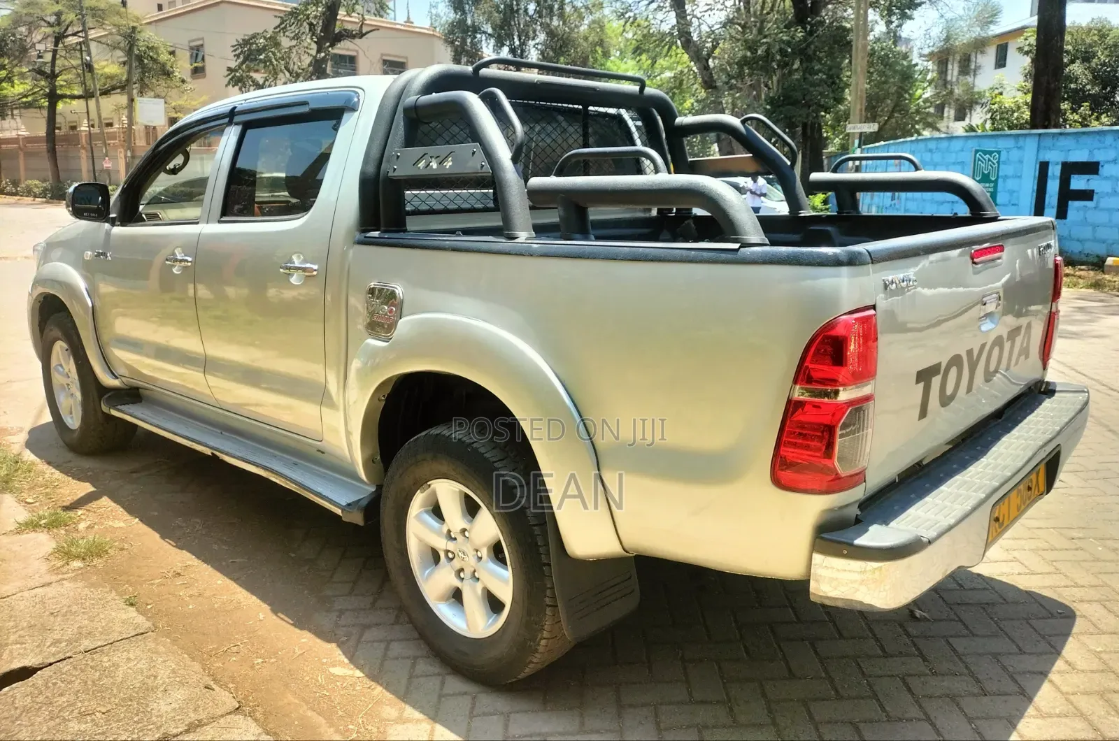 Toyota Hilux 2011 Brown