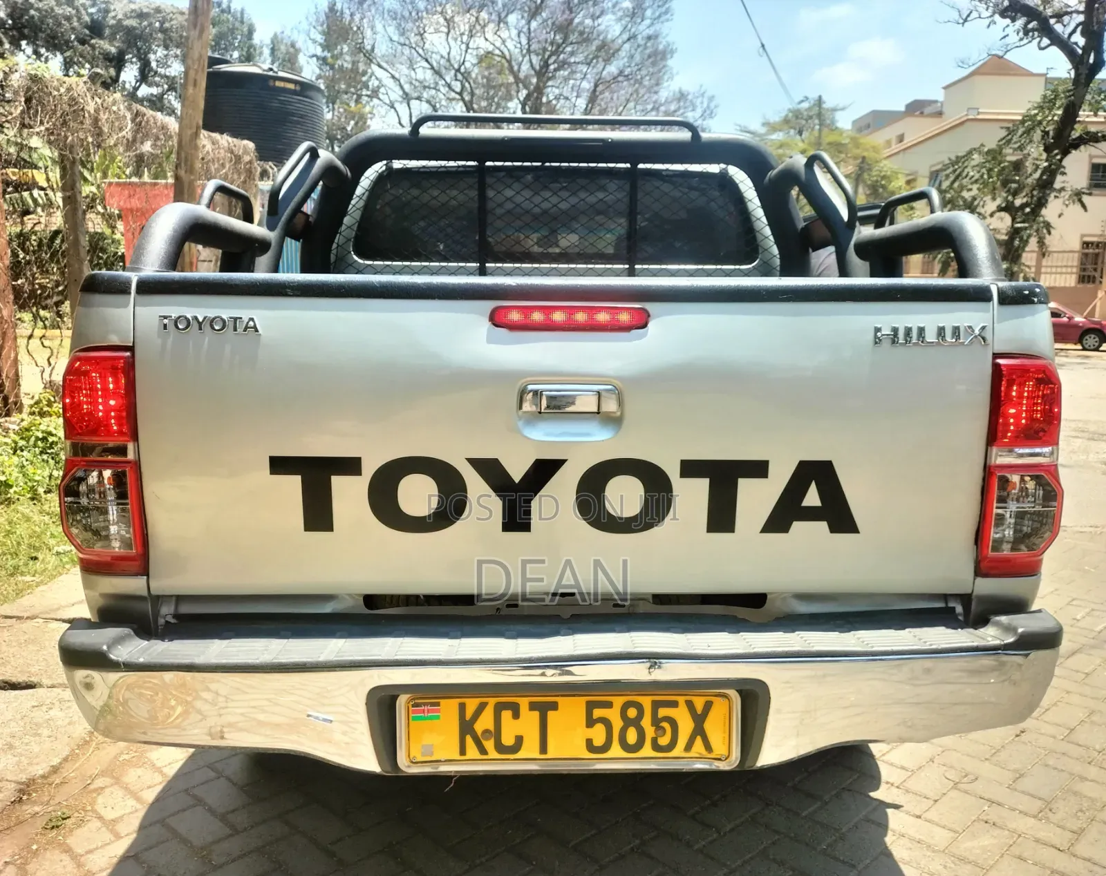 Toyota Hilux 2011 Brown