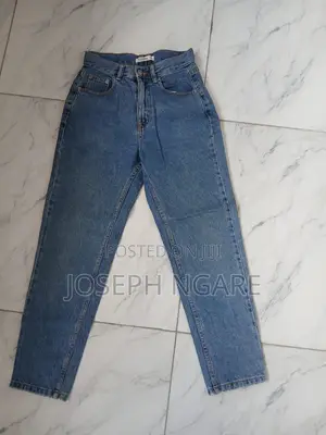 Thrifted Women’s Denim Jeans – W28.5, H40, L38