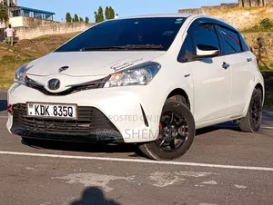 Toyota Vitz 1.3 FWD 5dr 2015 Pearl