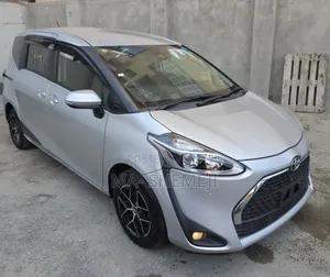 Toyota Sienta 1.5 FWD 2019 Silver