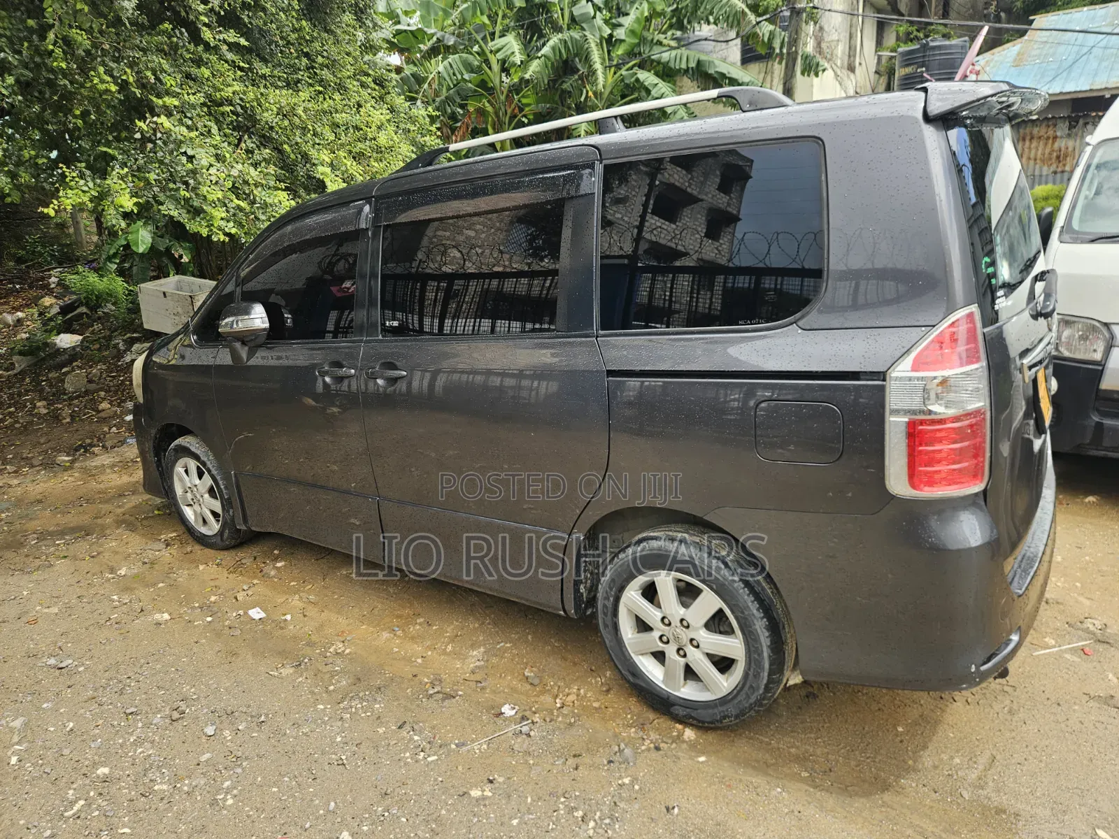 Toyota Noah 2009 Gray