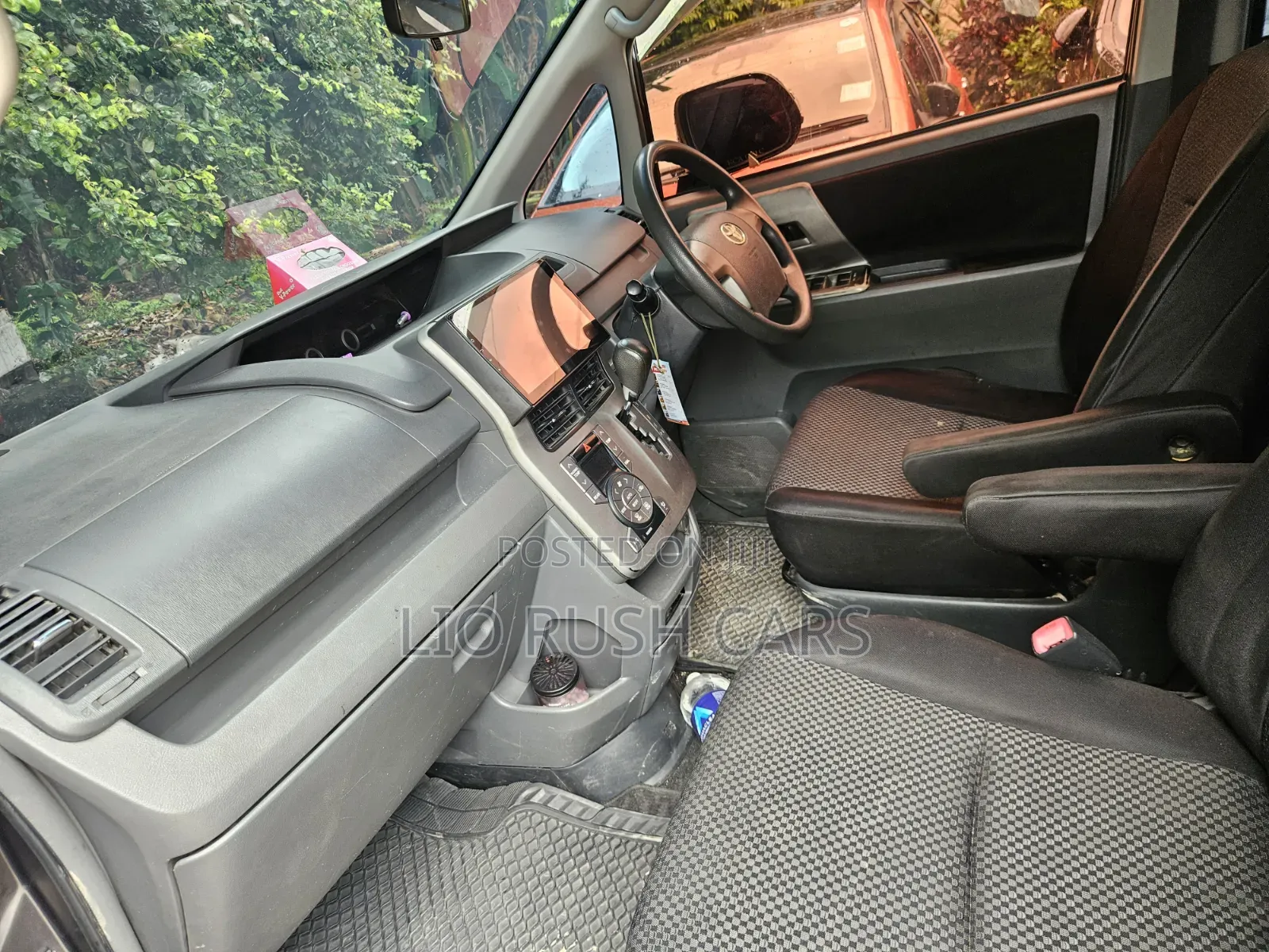 Toyota Noah 2009 Gray