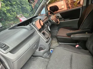 Toyota Noah 2009 Gray