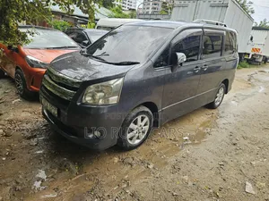 Toyota Noah 2009 Gray