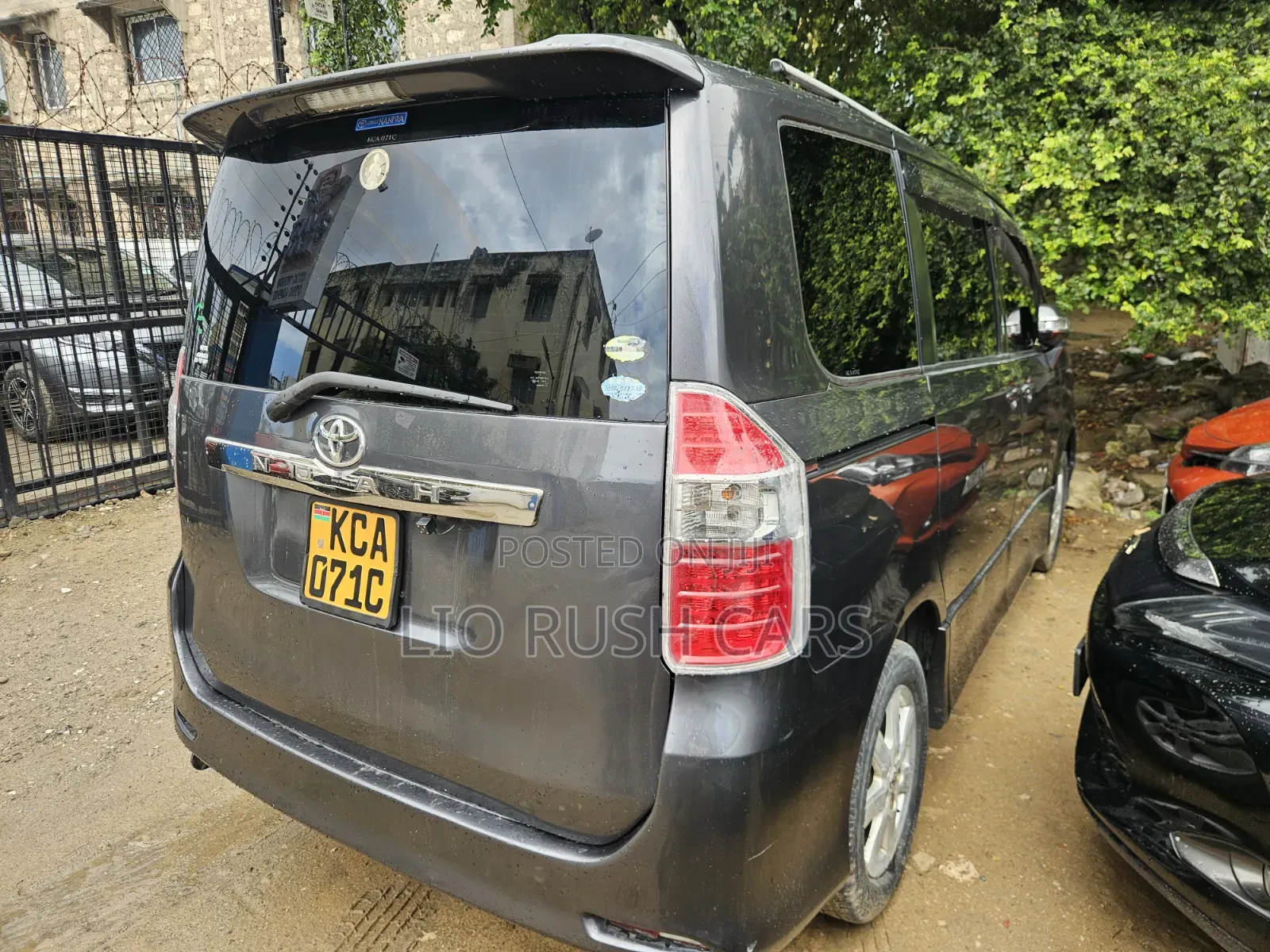 Toyota Noah 2009 Gray