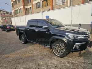 Toyota Hilux SR 4x4 2017 Black