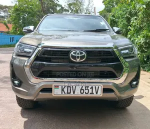 Toyota Hilux 2023 Green