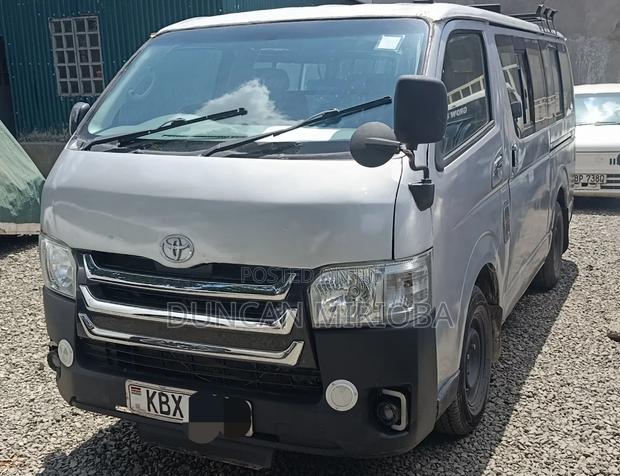 Toyota HiAce 2006 Silver
