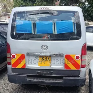 Toyota HiAce 2006 Silver