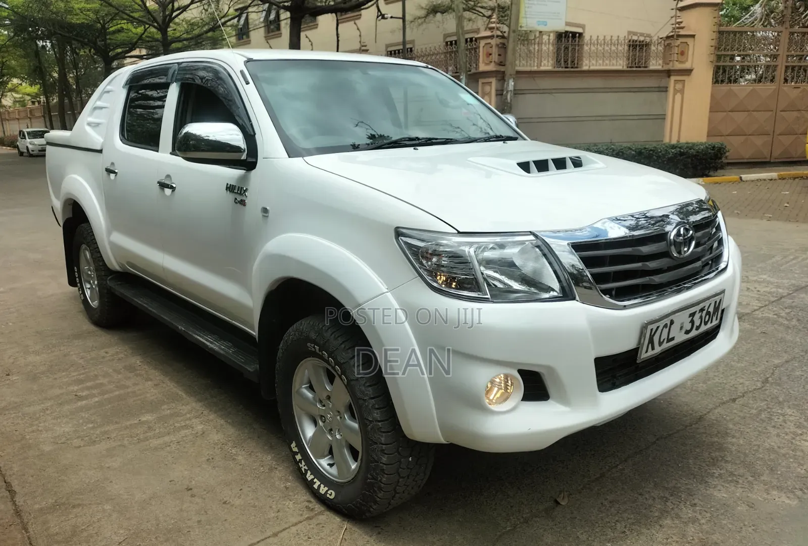 Toyota Hilux 2011 White