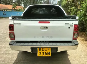 Toyota Hilux 2011 White