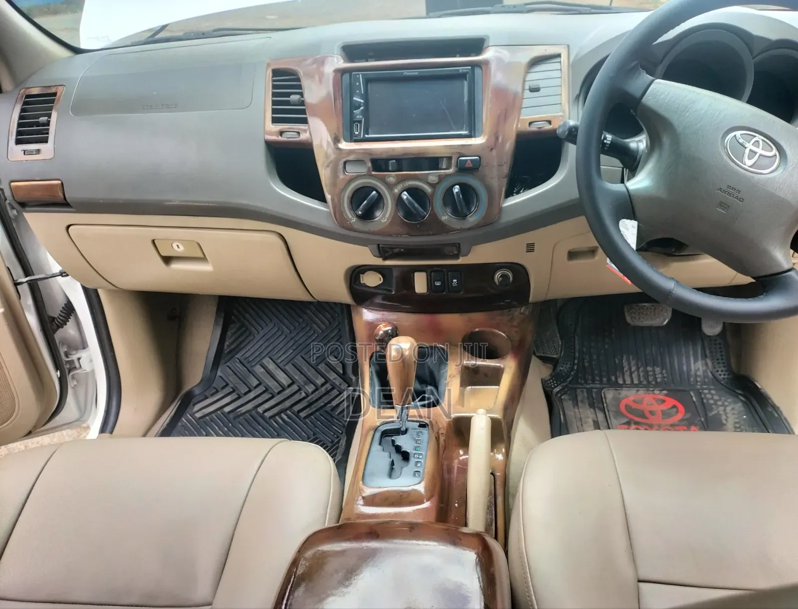Toyota Hilux 2011 White
